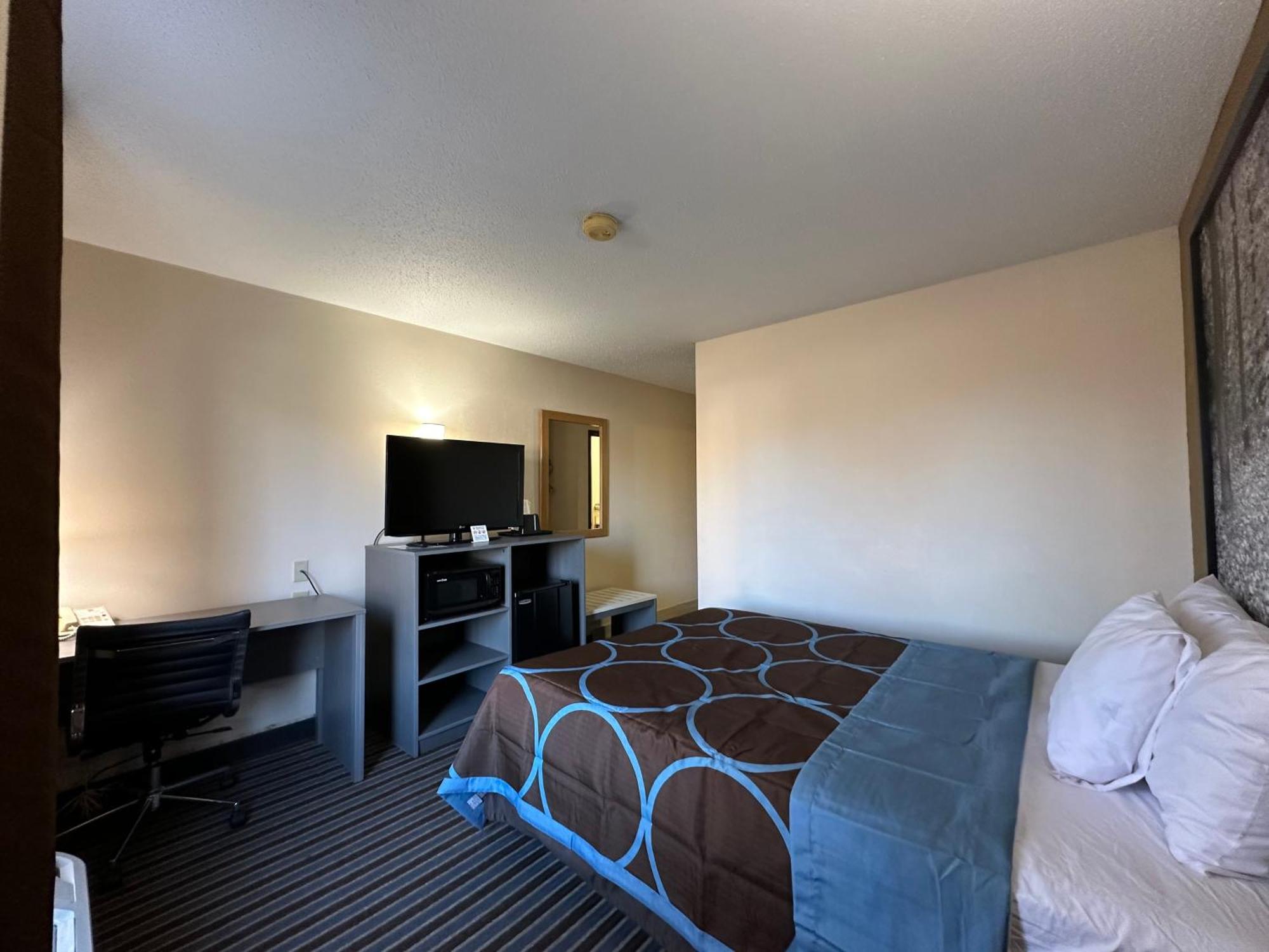 Super 8 By Wyndham Columbia Clark Lane Hotel Exterior photo